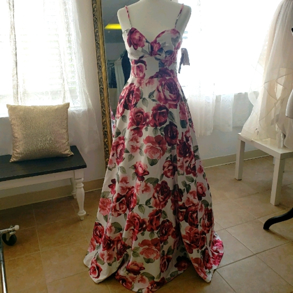 NWT Wine & Ivory Floral Gown Ladies Size 7
